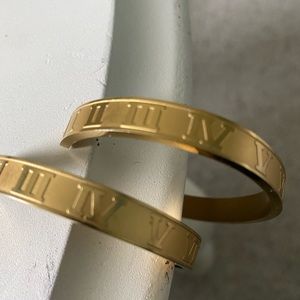 Fasionable gold plated Bangal.